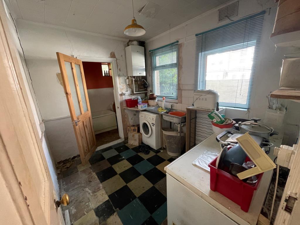 Lot: 2 - HOUSE FOR REPAIR AND REFURBISHMENT - Utility room